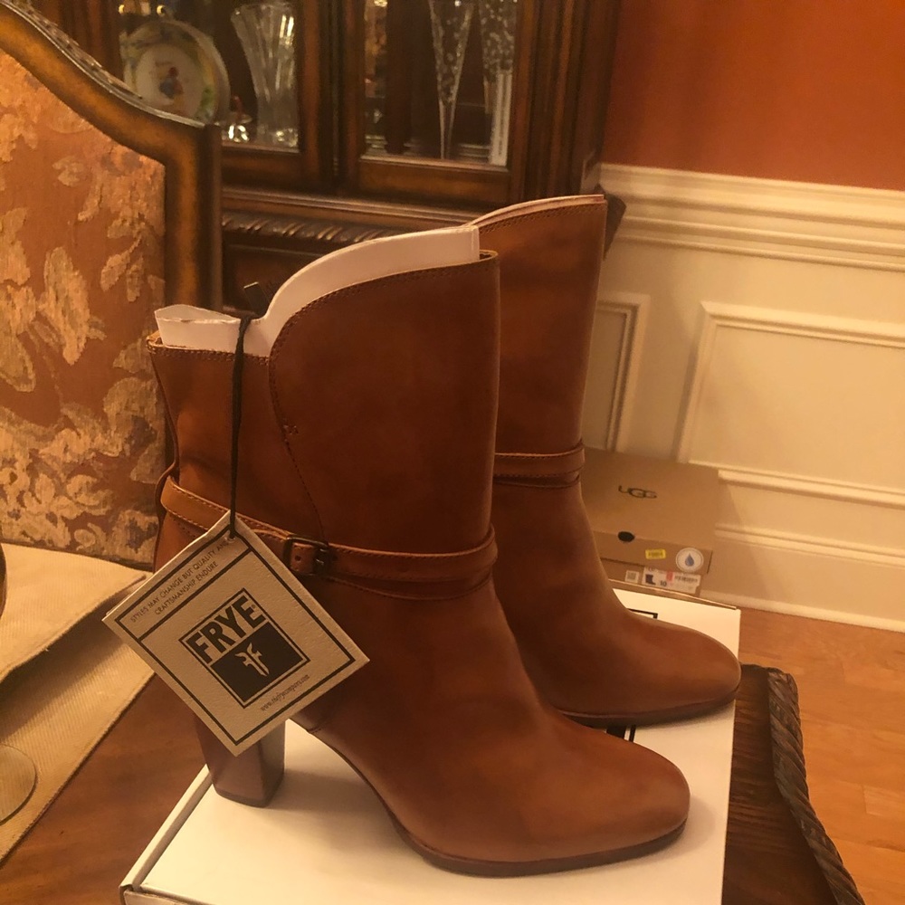 New with tags Camel Frye Boots